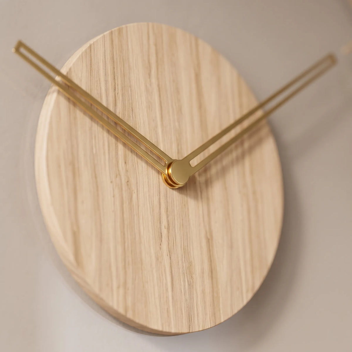 Aevora - Modern Transparent Wall Clock